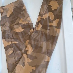 Lululemon camo Align 7/8 (pockets)